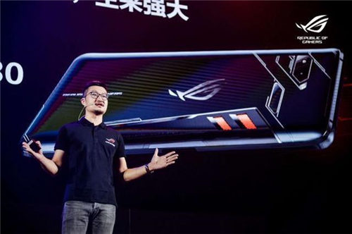 電競(jìng)界的極致尊寵 ROG游戲手機(jī)強(qiáng)悍性能火力全開(kāi)