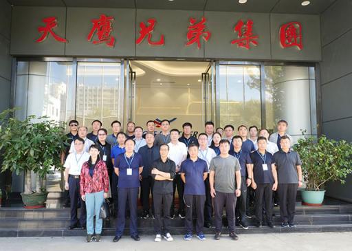 黑龍江省30余縣（市、區(qū)）長(zhǎng)蒞臨天鷹兄弟考察