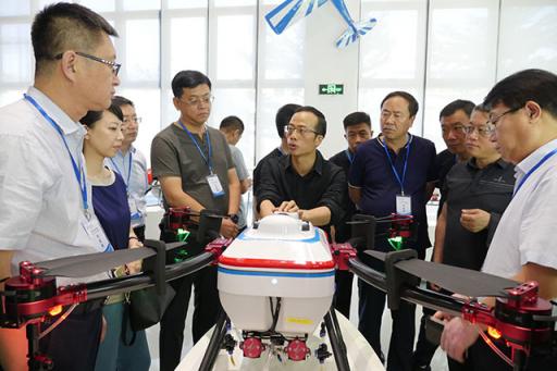 黑龍江省30余縣（市、區(qū)）長(zhǎng)蒞臨天鷹兄弟考察