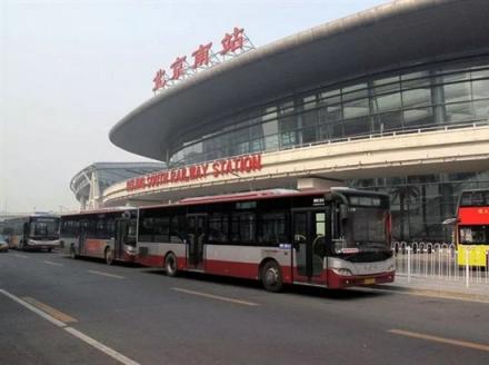游客遠(yuǎn)道而來(lái)“難求一面”，崔永元開(kāi)面館獲追捧