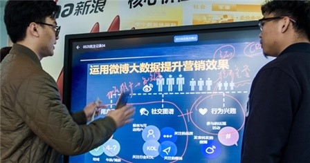 行業(yè)熱點如何快速反應(yīng)？MAXHUB智能會議平板助力快人一步
