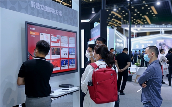 MAXHUB亮相北京InfoComm展：V5至臻版首展，創(chuàng)新方案引領(lǐng)新方向
