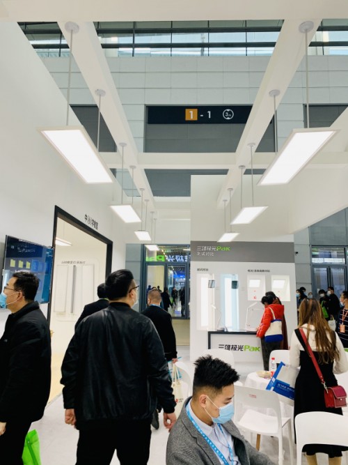 三雄極光再征教裝展 “西引力”大爆發(fā)！