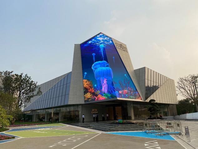 裸眼3D+720°CAVE影院+條形天幕，艾比森又一經(jīng)典案例！