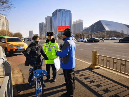 12月2日是第十個(gè)“全國(guó)交通安全日”，為了呼吁更多人提高交通安全意識(shí)，哈啰出行圍繞“守法規(guī)知禮讓、安全文明出行”的主題，與全國(guó)20多地交通管理部門開展形式多樣的交通安全宣傳活動(dòng)。1064.jpg