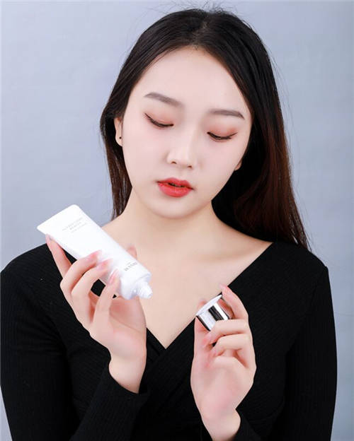 丸碧至美琉光潔顏乳，輕松洗出細膩舒爽好肌膚