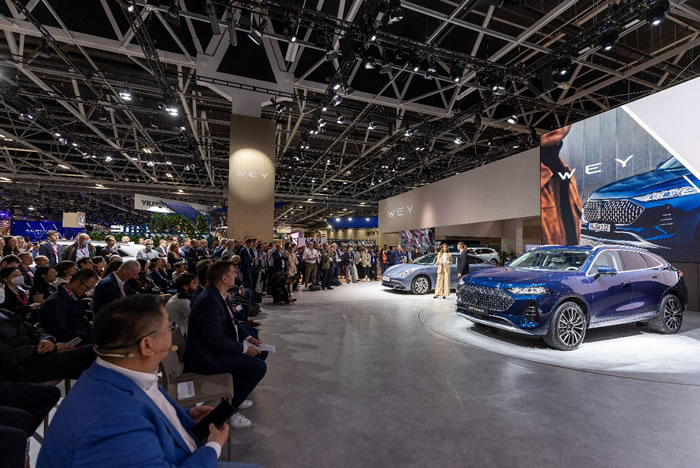 20221021549218.jpg 魏牌摩卡PHEV(Coffee 01)在車展現(xiàn)場(chǎng)廣受歡迎.jpg