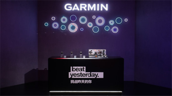 獨(dú)一有二，迪麗熱巴優(yōu)雅出席2019GARMIN佳明北京智能腕表新品發(fā)布會(huì)