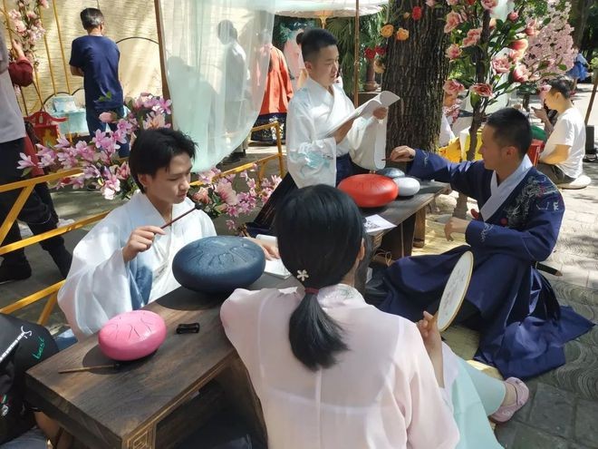 關(guān)彥斌：要繼承中國(guó)傳統(tǒng)文化優(yōu)秀部分，讓其深入年輕群體