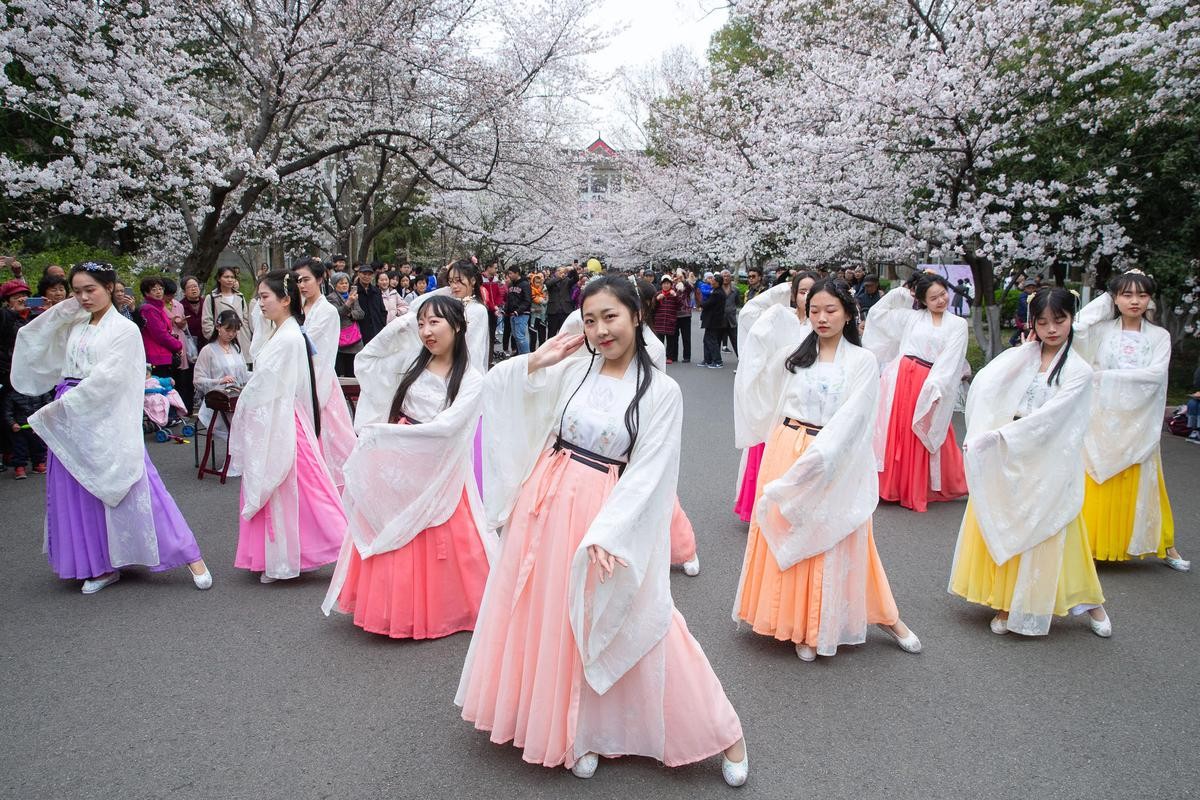 關(guān)彥斌：要繼承中國(guó)傳統(tǒng)文化優(yōu)秀部分，讓其深入年輕群體