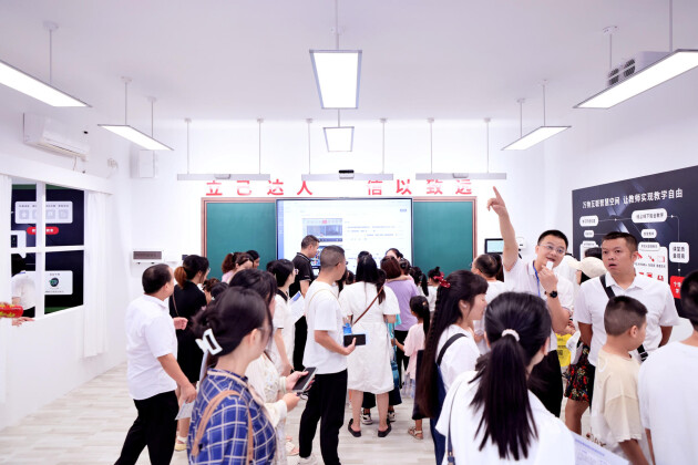 川渝毗鄰地區(qū)首屆教育體育展覽會(huì)開幕！立達(dá)信數(shù)字教育獨(dú)家冠名