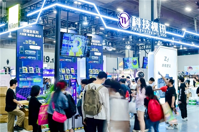 Lexar雷克沙攜手尼康參加COMICUP2024SP，引領高端存儲新潮流
