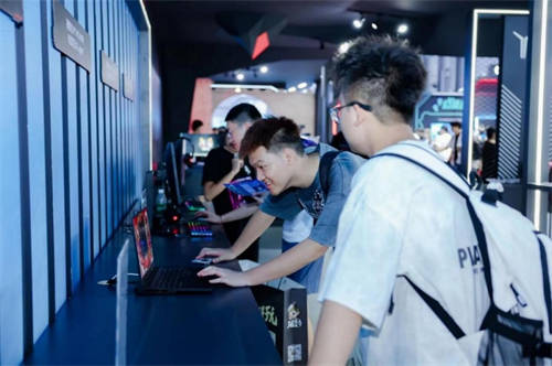 TCL華星攜手聯(lián)想2024 ChinaJoy刷屏全場，爆款新品再掀電競狂潮