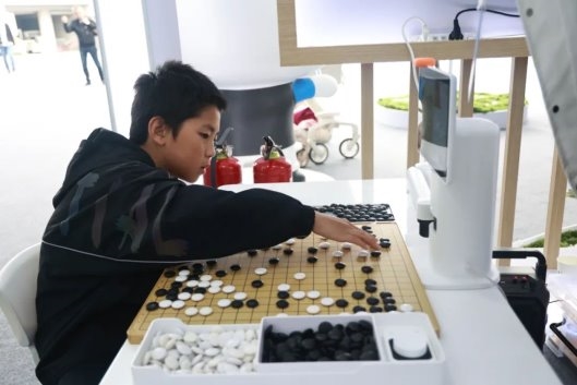 “棋”開得勝！樂在“棋”中！阿爾法蛋圍棋機器人扮靚1024開發(fā)者節(jié)