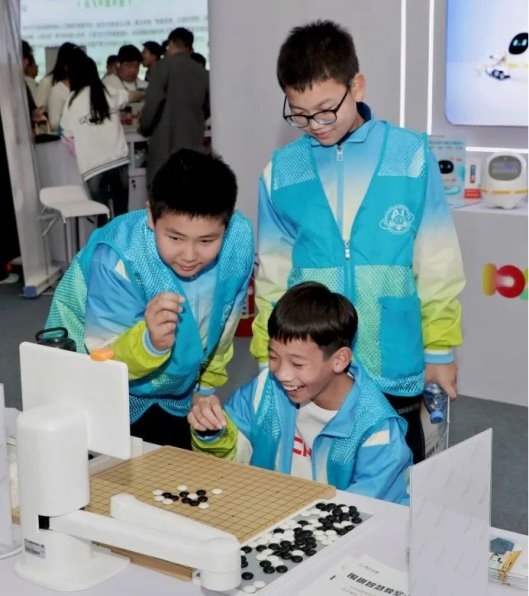 “棋”開得勝！樂在“棋”中！阿爾法蛋圍棋機器人扮靚1024開發(fā)者節(jié)