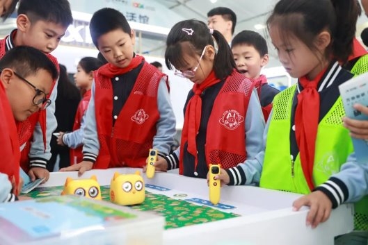 “棋”開得勝！樂在“棋”中！阿爾法蛋圍棋機器人扮靚1024開發(fā)者節(jié)