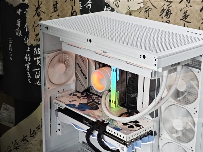 海景房機箱絕妙搭配，墨云藏境炫酷國潮RGB內(nèi)存條裝機分享