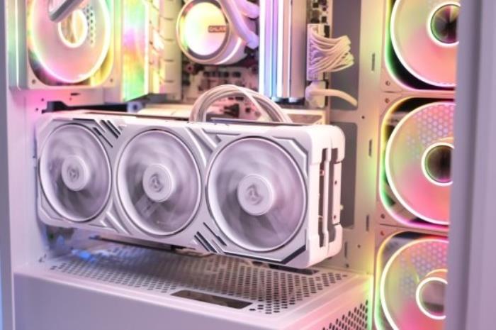 支持DLSS4，影馳 RTX 5080 金屬大師OC評測
