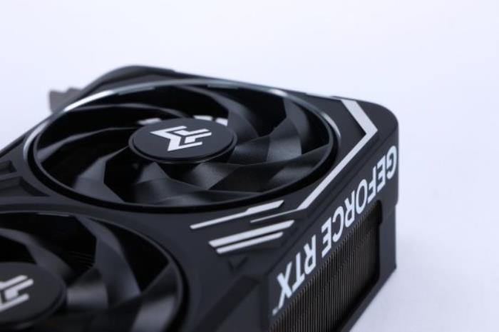 支持DLSS4，影馳 RTX 5080 金屬大師OC評測