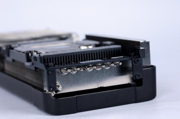 支持DLSS4，影馳 RTX 5080 金屬大師OC評測