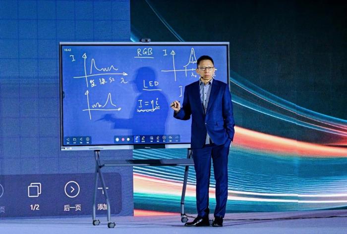 客廳WALL時(shí)代必修課！張朝陽AWE解讀海信RGB-Mini LED技術(shù)革命