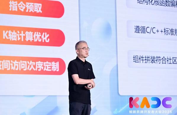 一手生態(tài)開放，一手技術(shù)突圍，昇騰CANN成中國AI創(chuàng)新底座